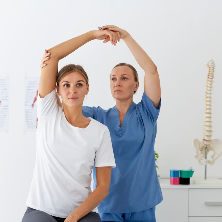 Physiotherapist providing Musculoskeletal Pain Management treatment at The Best Physiotherapist Clinic in Chennai for back, neck, shoulder, and joint pain relief.